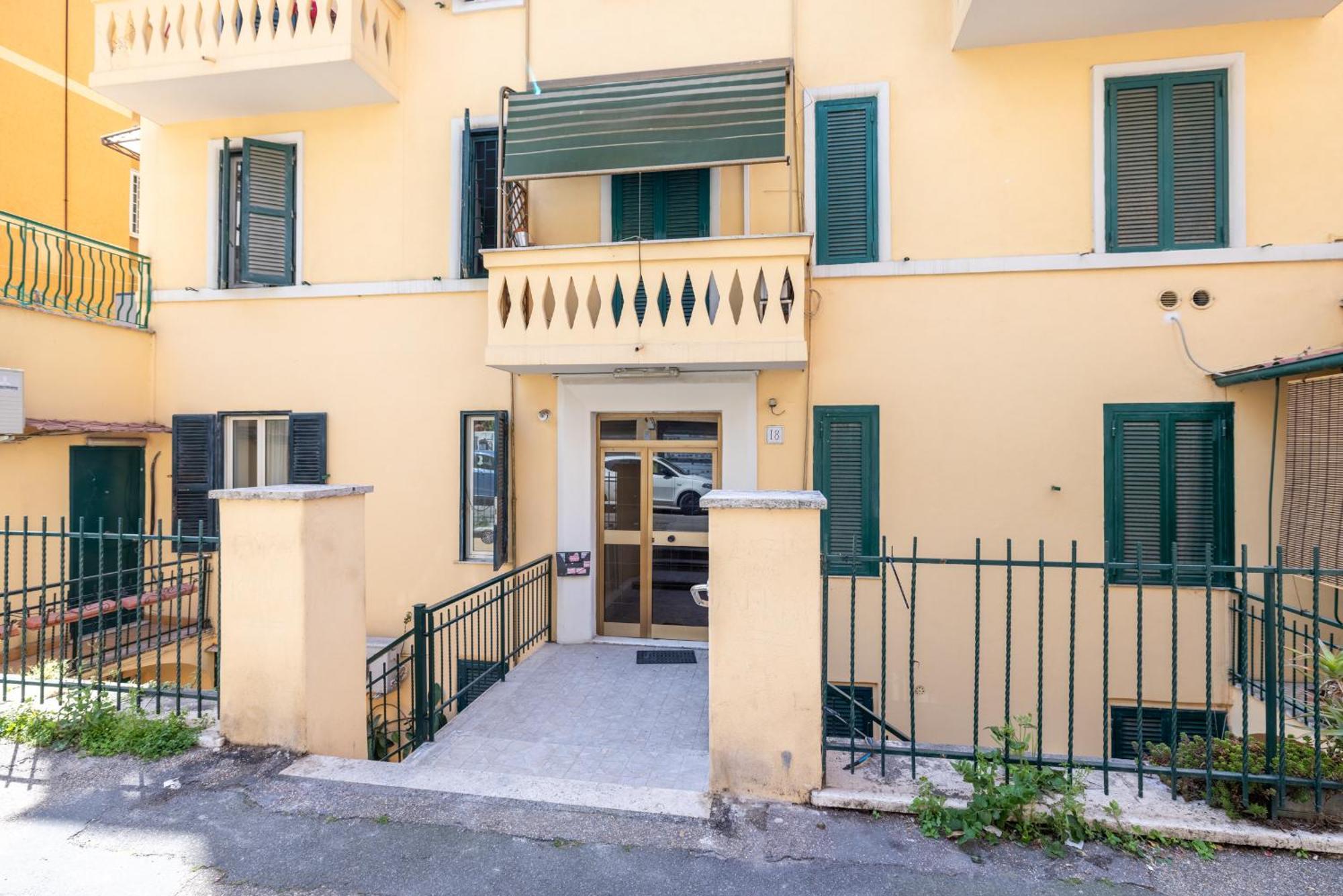 Apartment Lovely In Monteverde - With Private Garden Rom